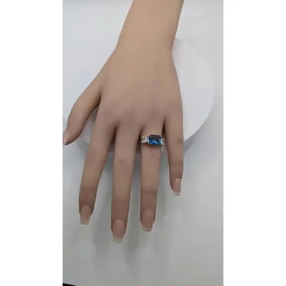 Elegant Blue Gemstone Ring with Side Stones Size 7 - Picture 2 of 9